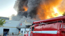 Пламя пробило крышу: в Самаре сгорел склад с пластмассой