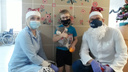 «Мы не знали, кто это»: в Ярославле директор больницы стал Дедом Морозом для своих пациентов