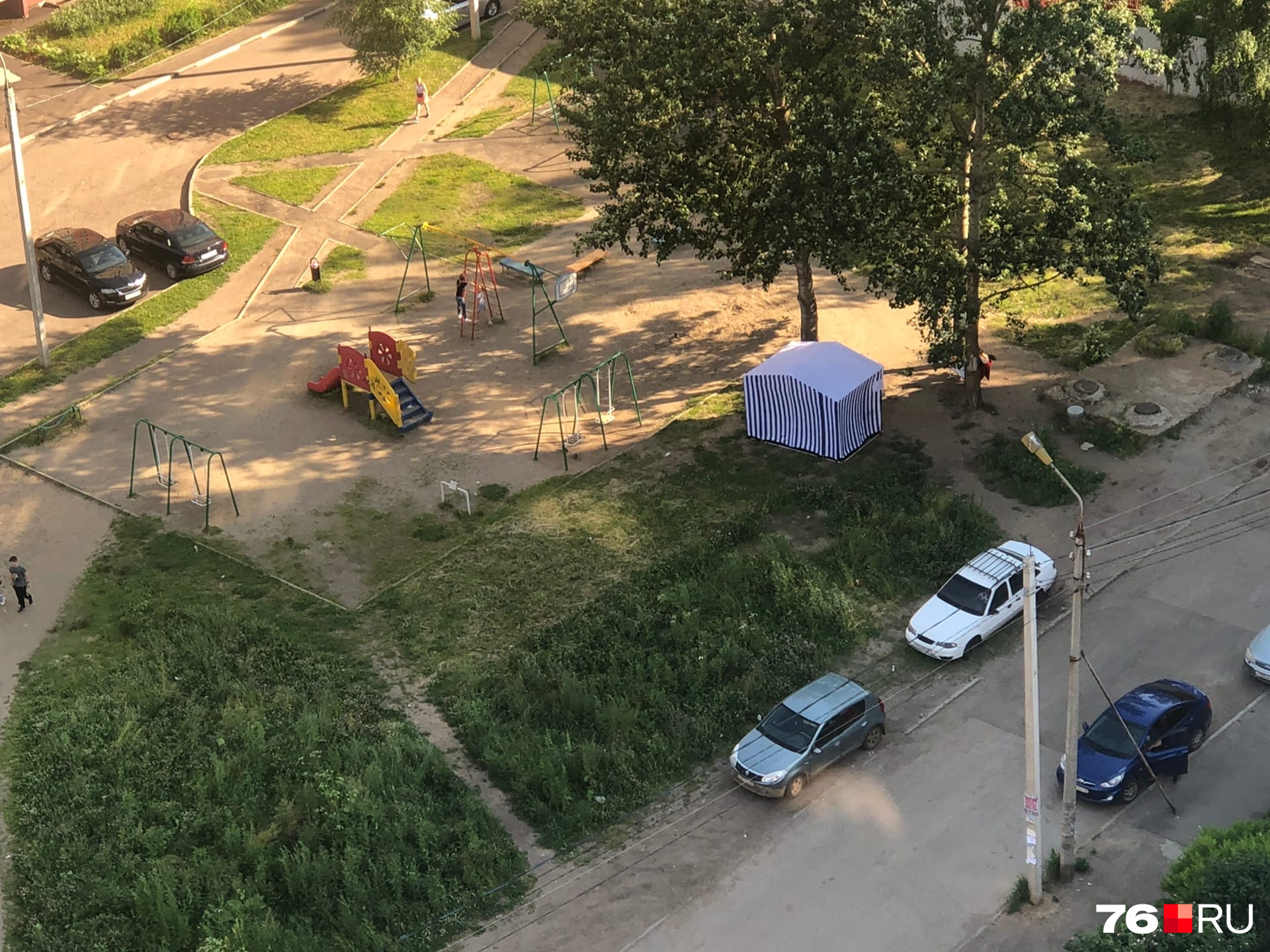 Рядом с УИКом на улице Волгоградской хорошо бы смотрелся мангал Рядом с УИКом на улице Волгоградской хорошо бы смотрелся мангал