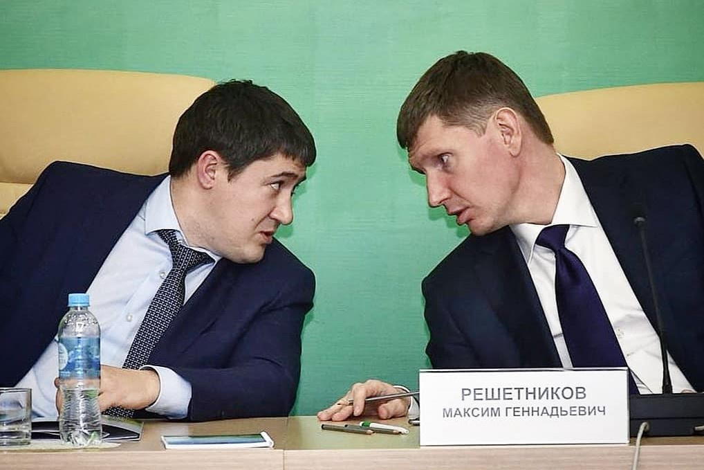 Фото «переходного периода»: слева — Дмитрий Махонин, справа — Максим Решетников