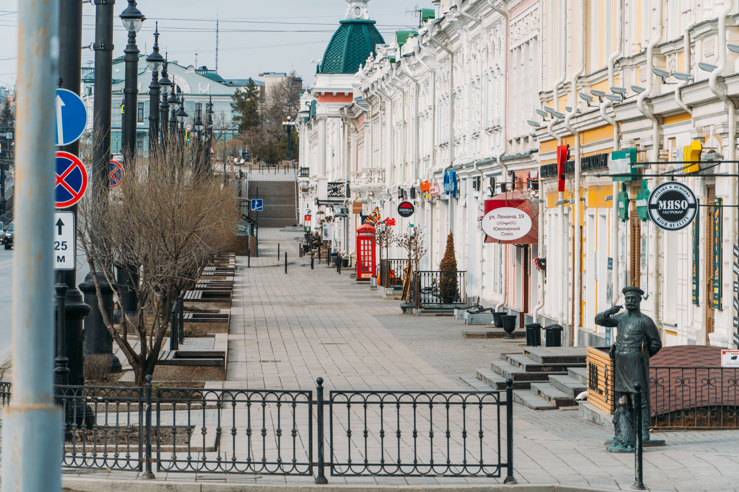 В первые дни режима самоизоляции центральные улицы города были пустыми как никогда В первые дни режима самоизоляции центральные улицы города были пустыми как никогда