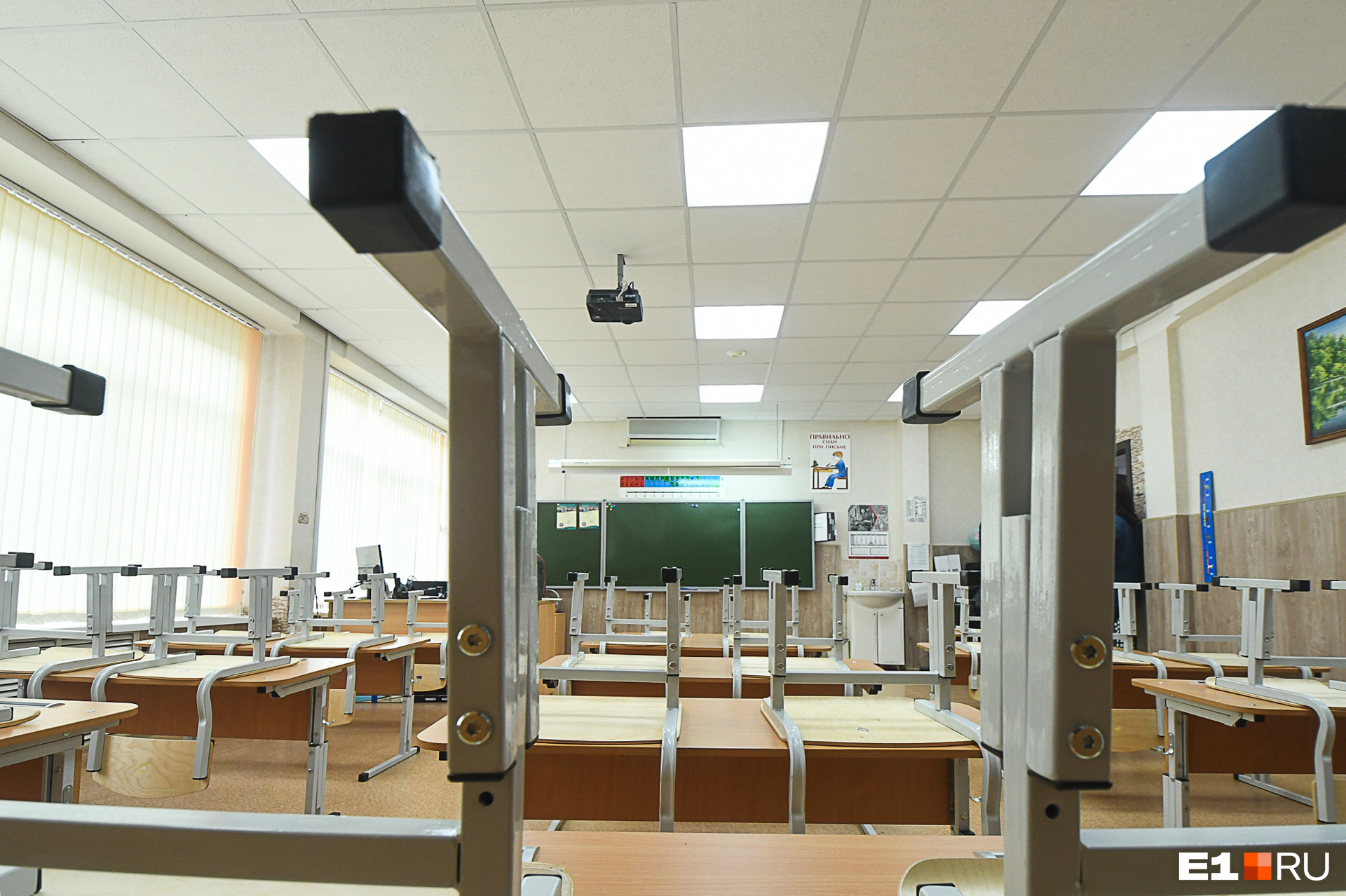 В Екатеринбурге две школы закрыты полностью, еще в нескольких на дистант ушли ученики отдельных классов