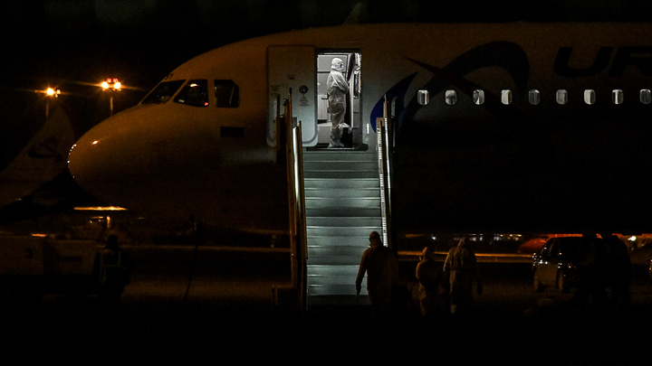 В Екатеринбург прилетел самолет с туристами, эвакуированными из Душанбе