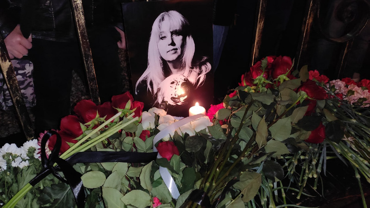 Похороны Ирины Славиной — не раньше вторника: собираем онлайн всё, что известно о трагедии