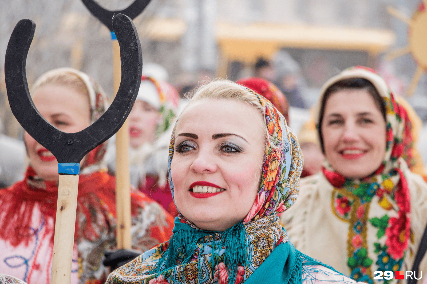 масленица в архангельском. праздник проводы зимы. набережная архангельск масленица. малые карелы зимой масленица архангельск. праздник масленица архангельской области фото.