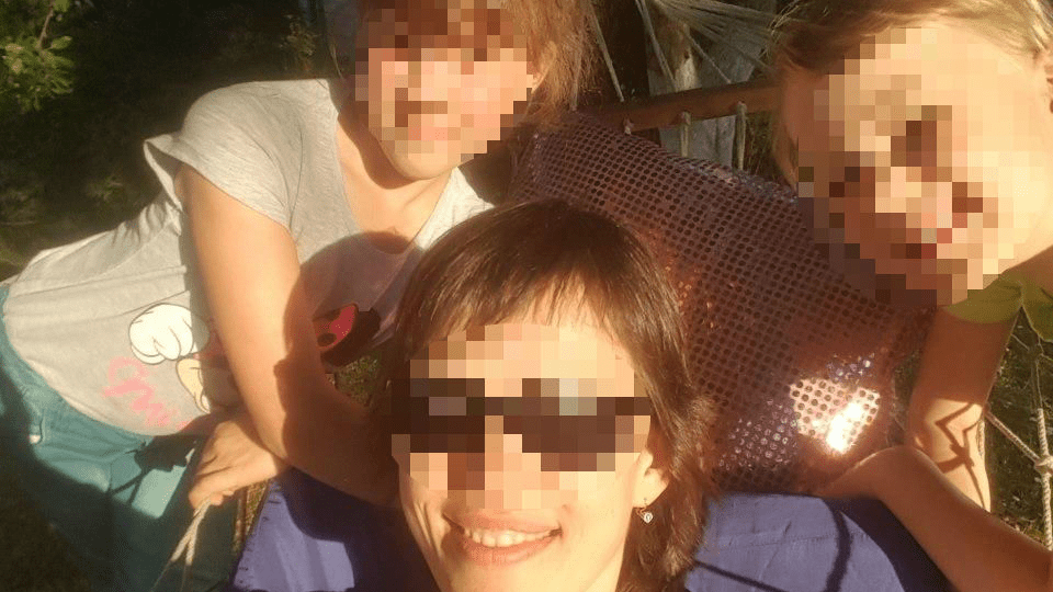 Поцелуй в пах: мама с двумя дочками сбежала из Эстонии в Россию, чтобы спрятать их от отца