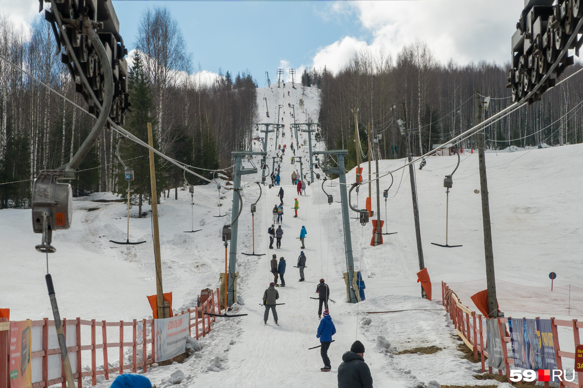 Горнолыжный пермь. Горнолыжный комплекс Пермский край. Горнолыжка в Перми. Горные лыжи Пермь. Горнолыжный курорт Пермский край Белогорье.