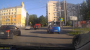 Появилось видео страшного ДТП на перекрестке Малышева — Мамина-Сибиряка, где FIAT въехал в пешеходов