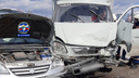 Недалеко от Академгородка «Сузуки» въехал в грузовик: пострадали трое