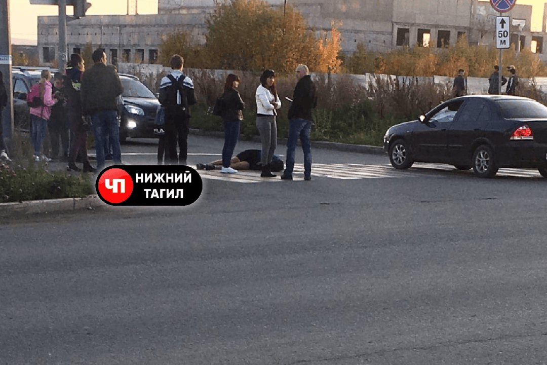 От удара велосипедиста отбросило на пешеходный переход От удара велосипедиста отбросило на пешеходный переход