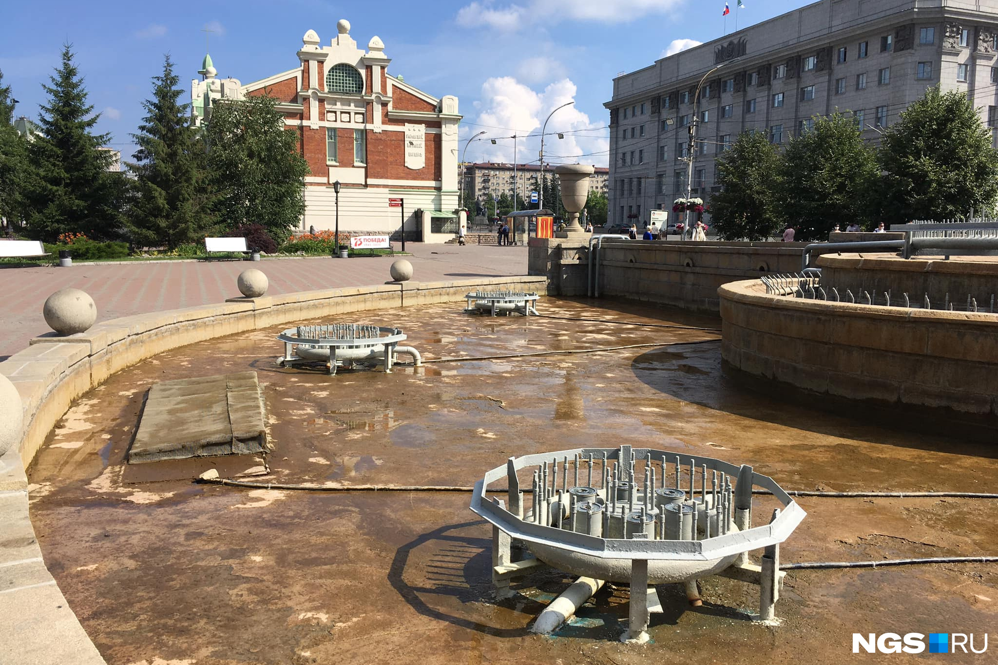 В новосибирских фонтанах слили воду в день Ивана Купалы 7 июля 2020 года -  7 июля 2020 - НГС