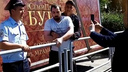 «Похожи на бандитов»: демонтаж бургерной в Челябинске обернулся делом о нападении на полицейского
