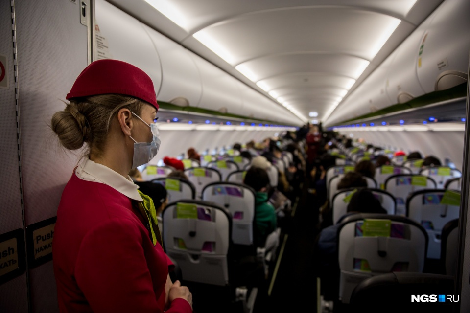 Сотни пассажиров остались без полетов и без денег