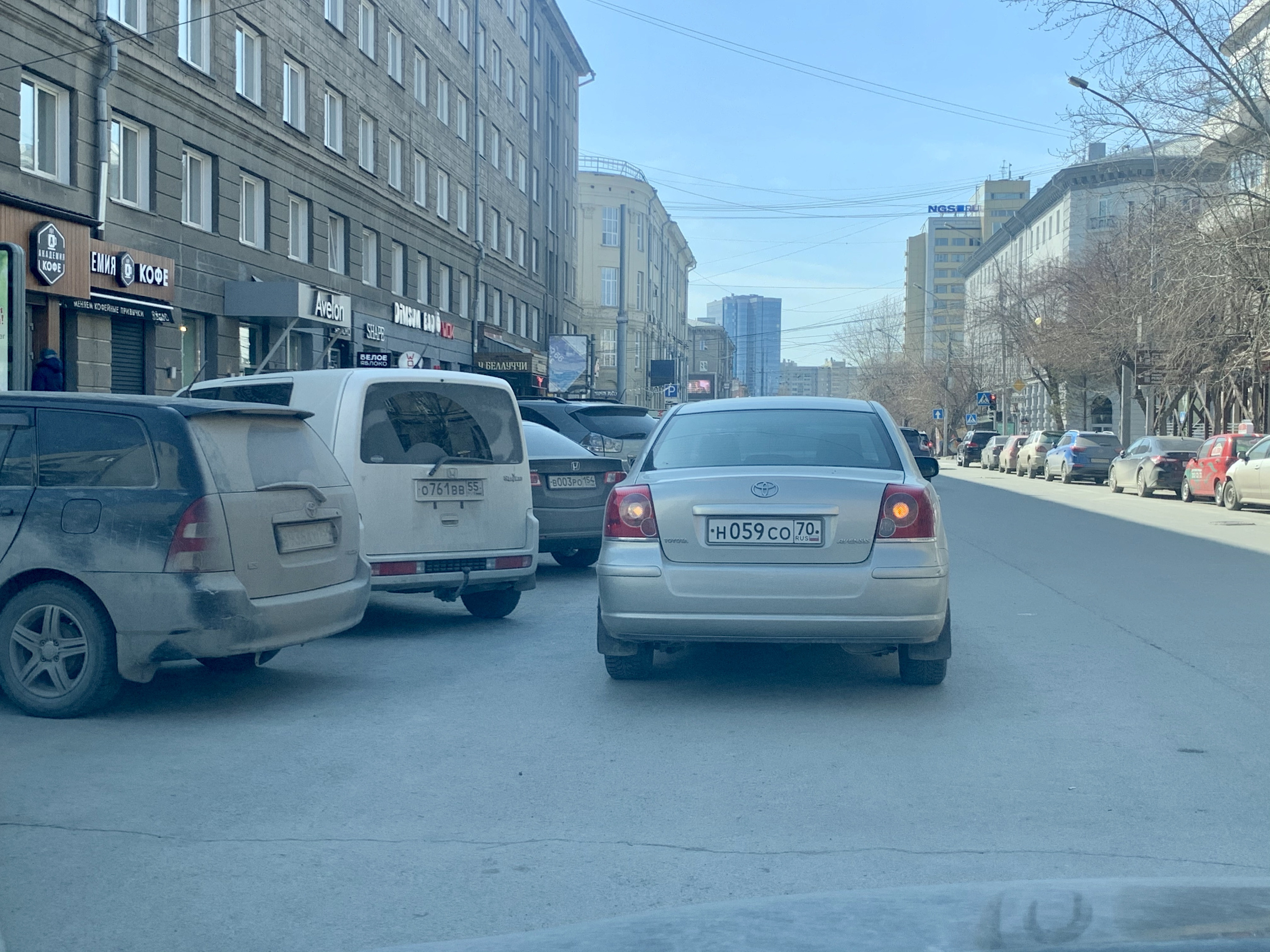 Парковка вторым рядом Парковка вторым рядом