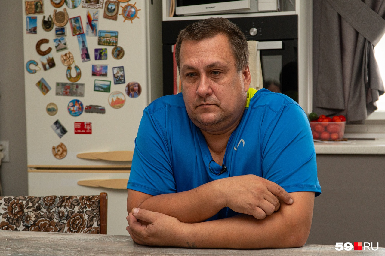 Спасатель Сергей Волков 10 часов работал на очистке бассейна от завалов