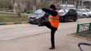 «Для расслабления и самореализации»: нижегородский дворник практикует ушу в перерывах между работой