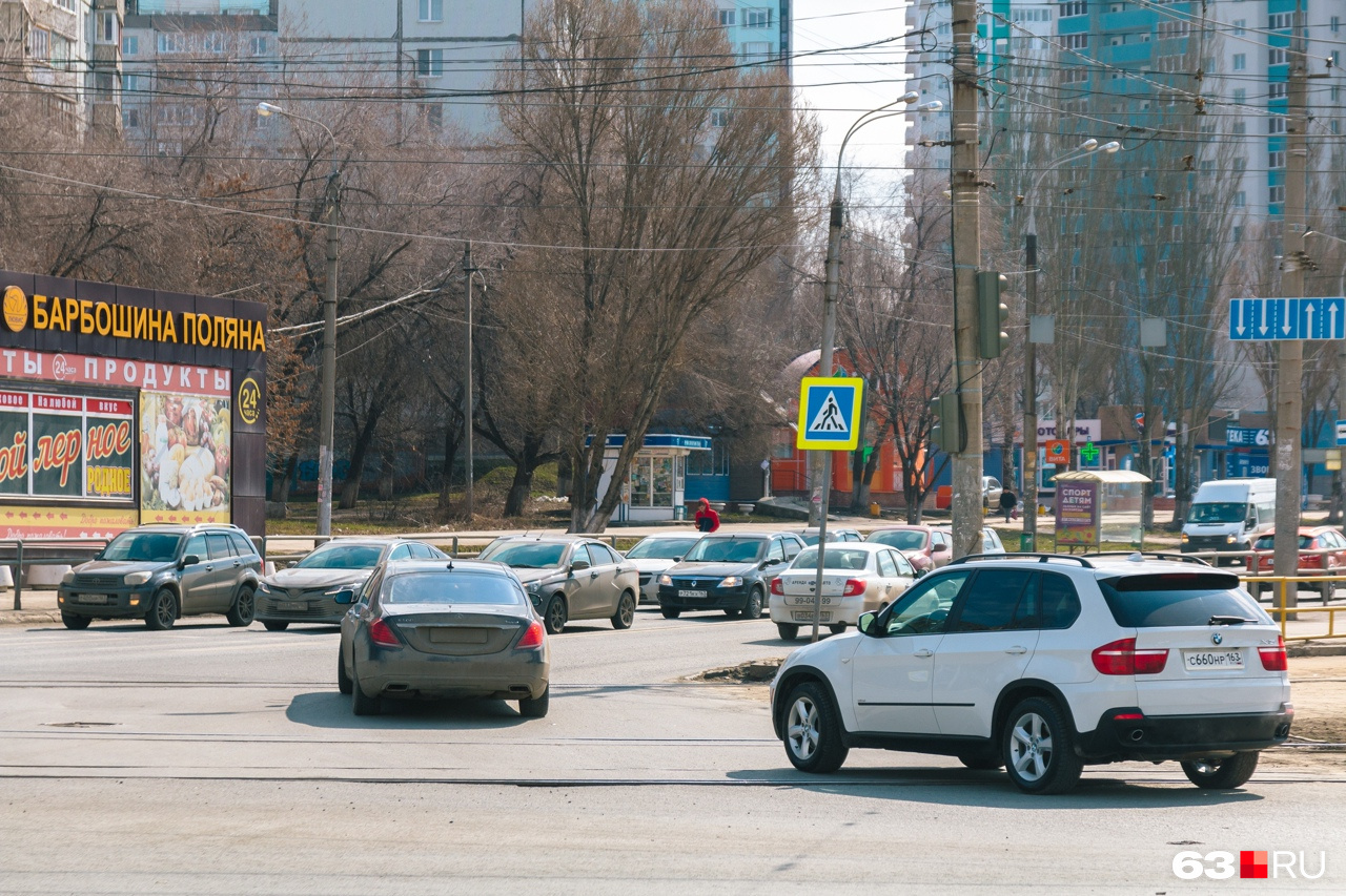 Соседи поставили забор на дороге