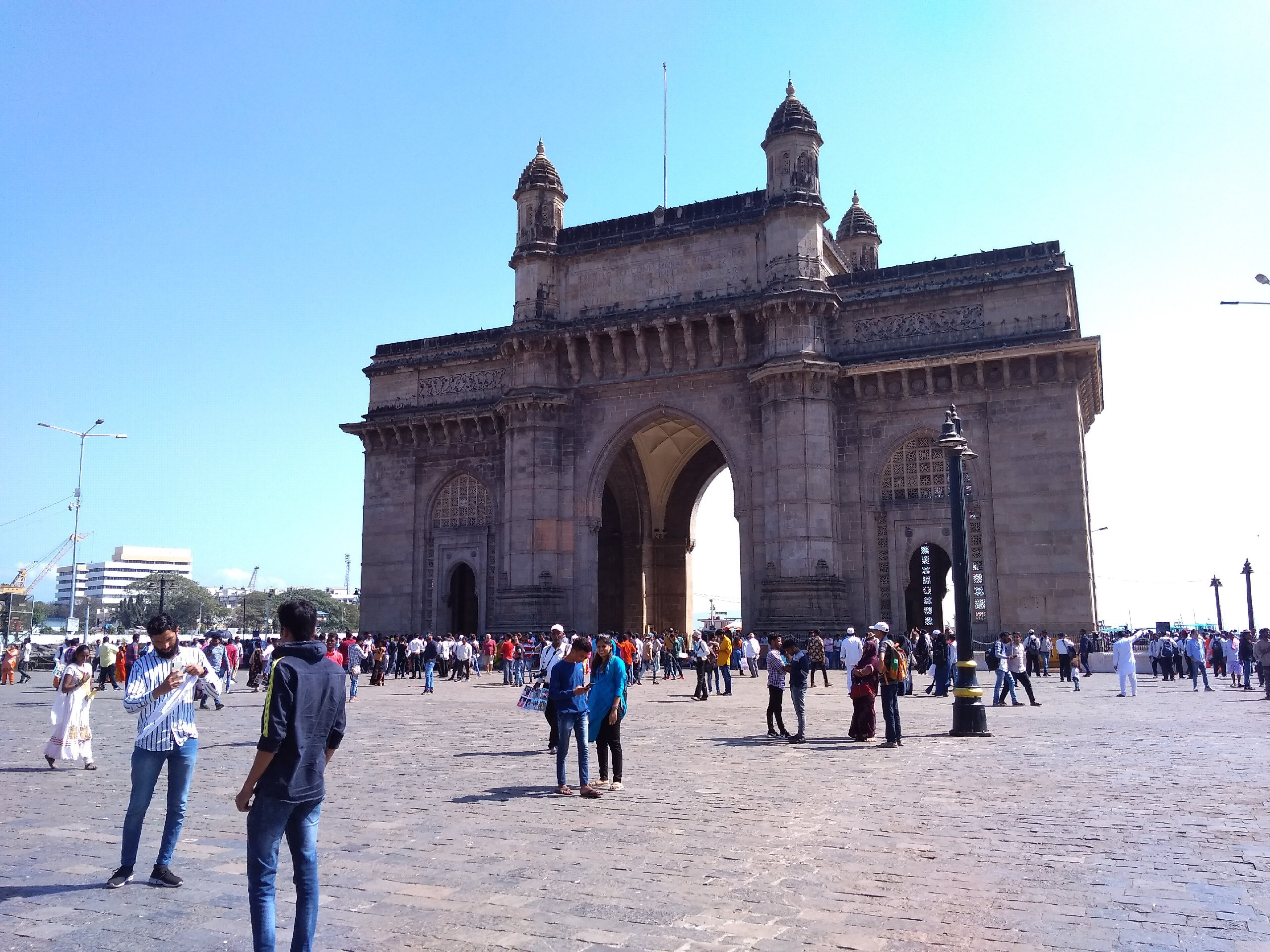 Ворота Индии были построены в 1924 году. Через эти ворота выходили английские солдаты после того, как Индия перестала быть колонией Великобритании и обрела независимость