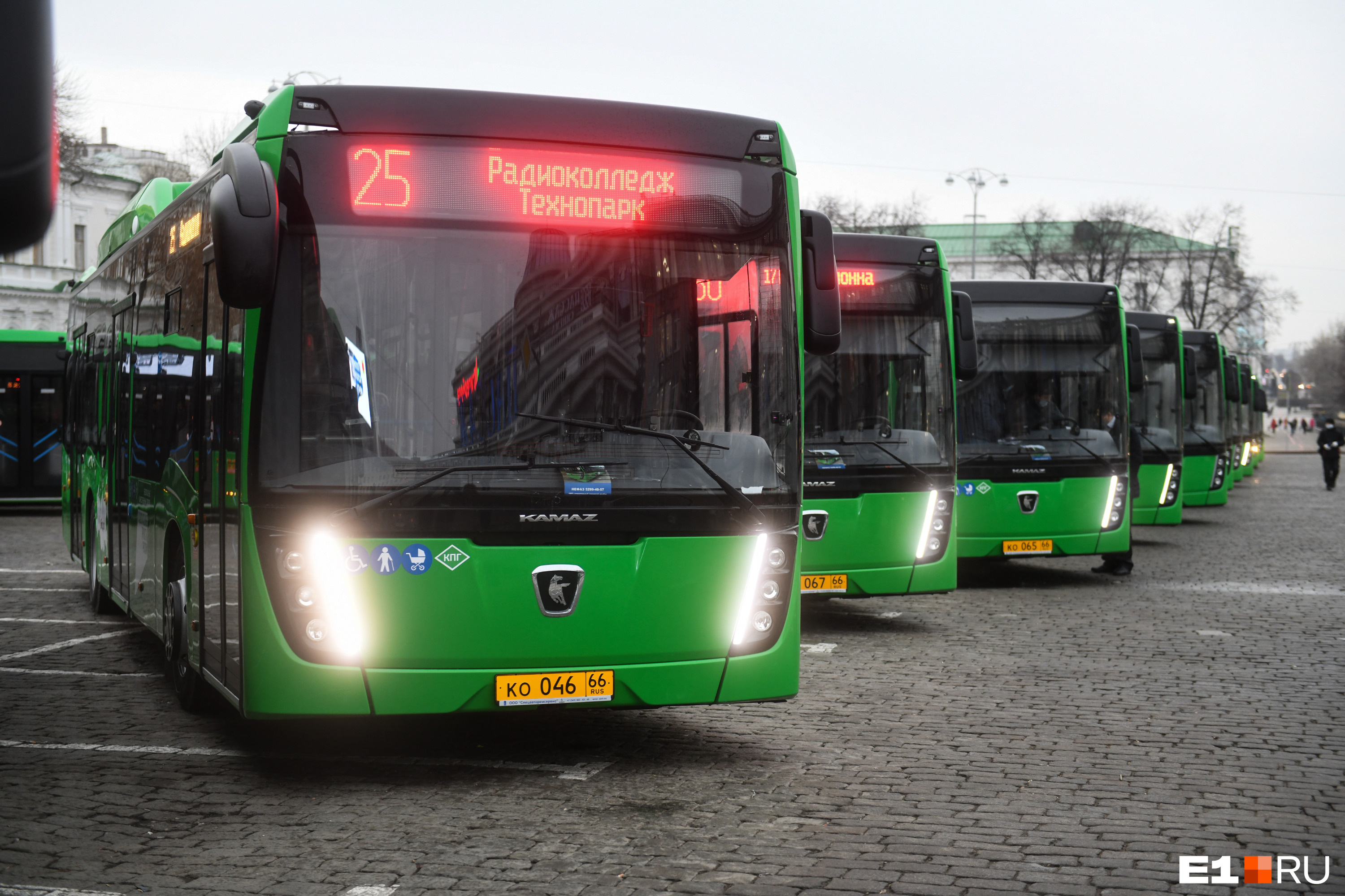 Новые автобусы, которые город получил по федеральной программе, станут первым транспортом, где вместо кондукторов будут валидаторы