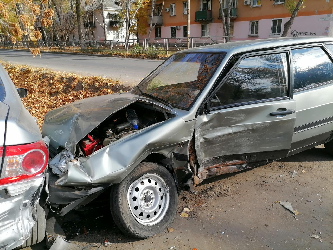 Машина предполагаемого виновника аварии тоже получила механические повреждения
