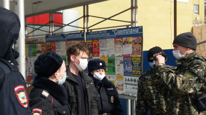 В Екатеринбурге обвиняемого в массовом убийстве людей в бараке на Омской отправили в СИЗО