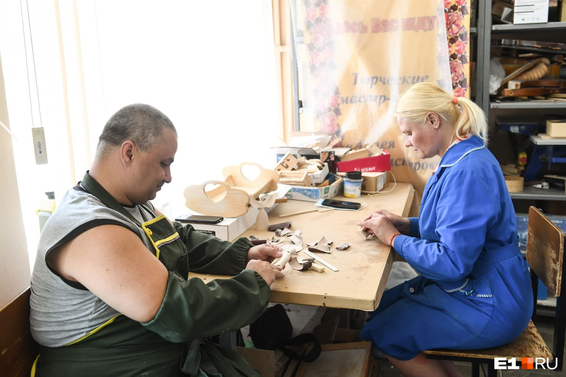 В мастерских «Благого дела» занимаются люди с инвалидностью, несколько человек приехали из пансионатов на сопровождаемое проживание