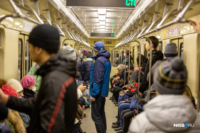 В сибирском метро — острая нехватка масок и чувства самосохранения