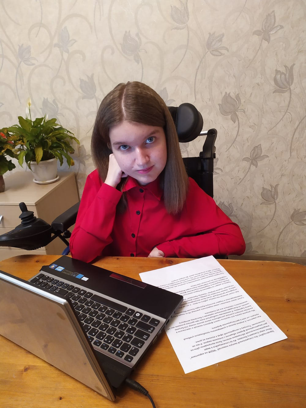 Лиза за одним из своих многочисленных занятий Лиза за одним из своих многочисленных занятий