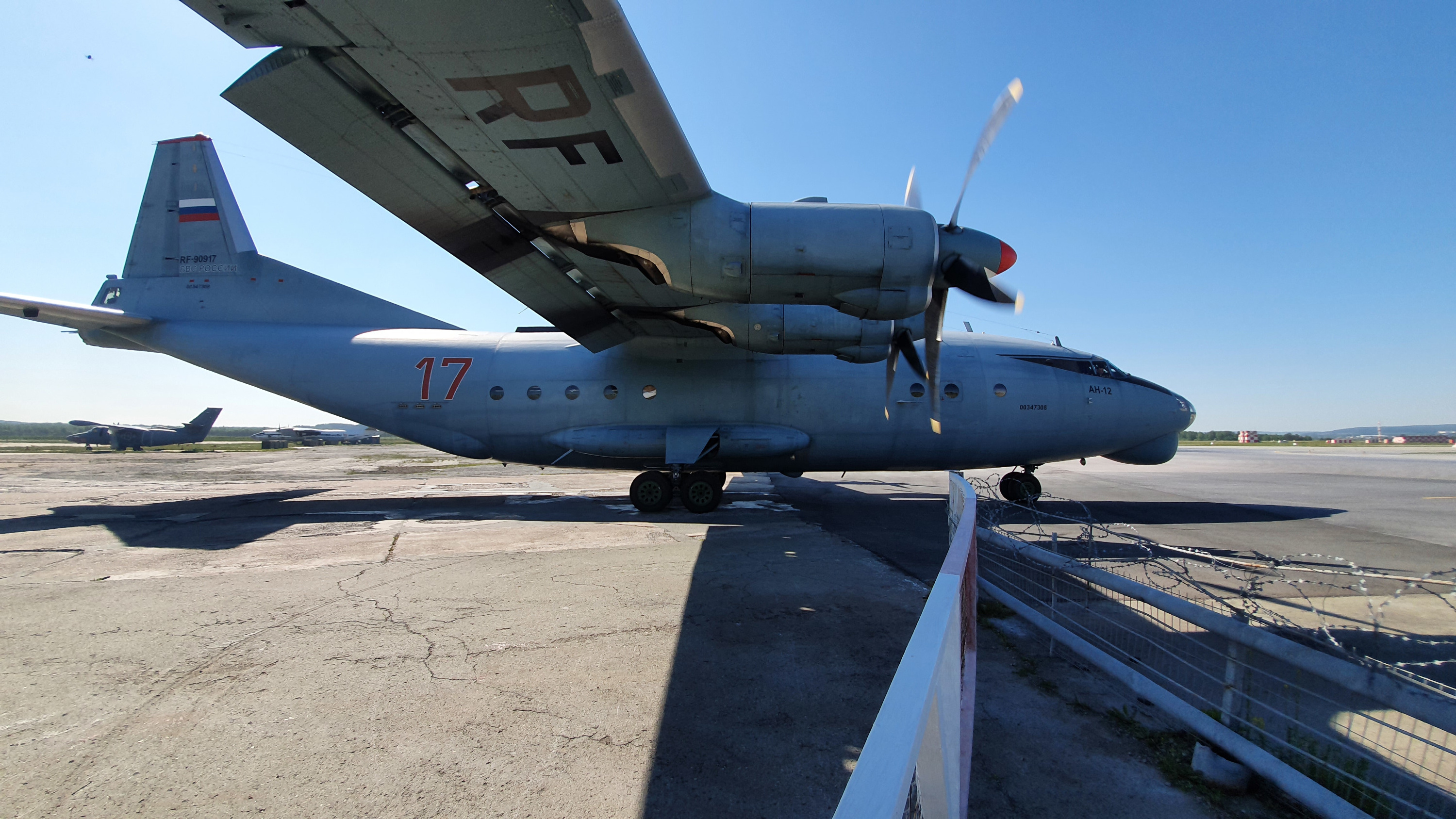 Под крылом Ан-12 Под крылом Ан-12