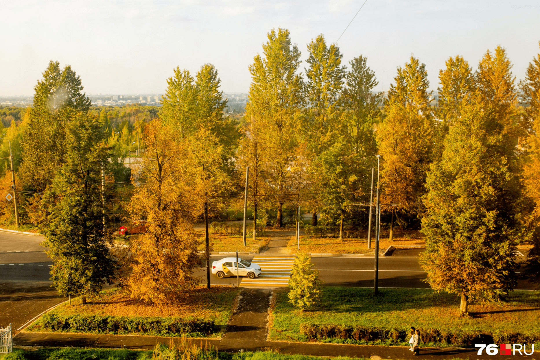 Осенняя 23. Бабье лето Ярославль. Бердск и бабье лето фото. Солнечный сентябрь в Ярославле вертикальные фото. Бабье 1.5 км.