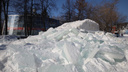 Сломали вместе с городком: в центре Новосибирска разобрали единственную ледяную горку