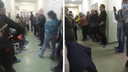 «Люди стоят по 8–10 часов»: новосибирцы застряли в огромной очереди в поликлинике