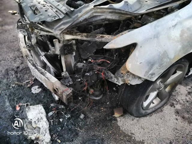 По видео с камер наблюдения установлено, что поджигателей было двое По видео с камер наблюдения установлено, что поджигателей было двое