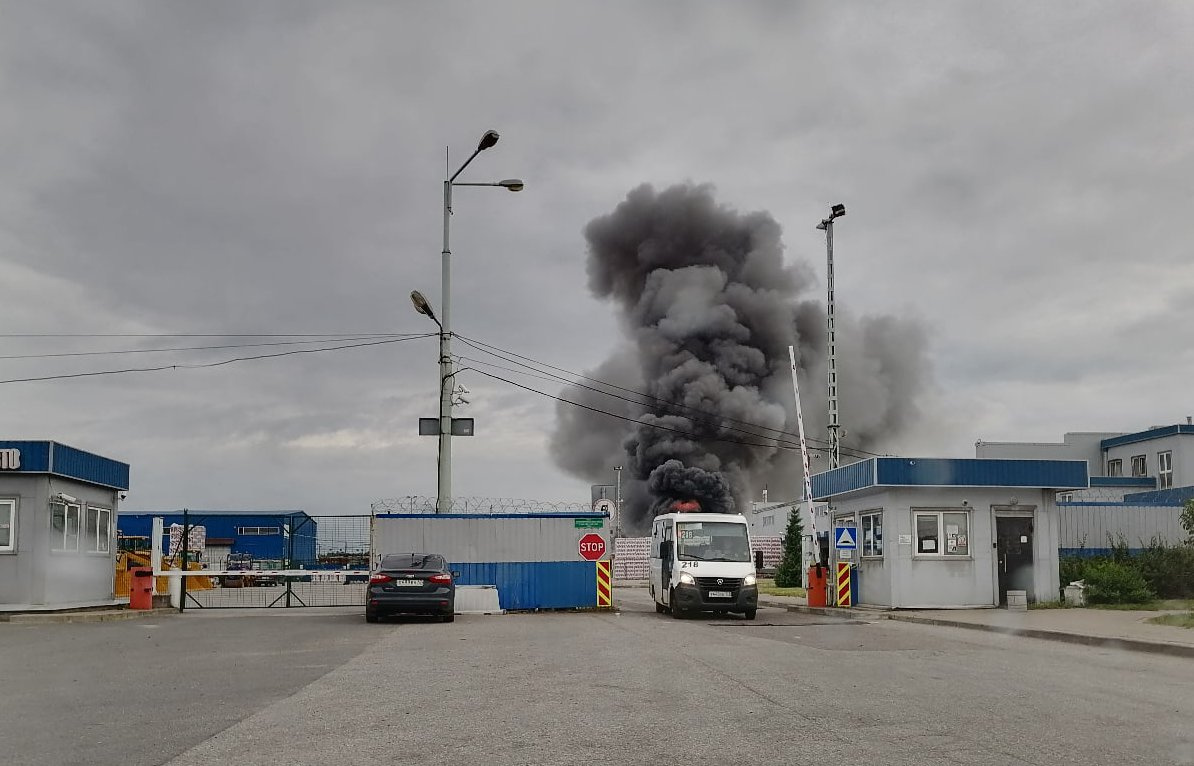 Четыре «Газели» успели выгнать». Пожар на Пискарёвском локализован - 30  июня 2020 - ФОНТАНКА.ру