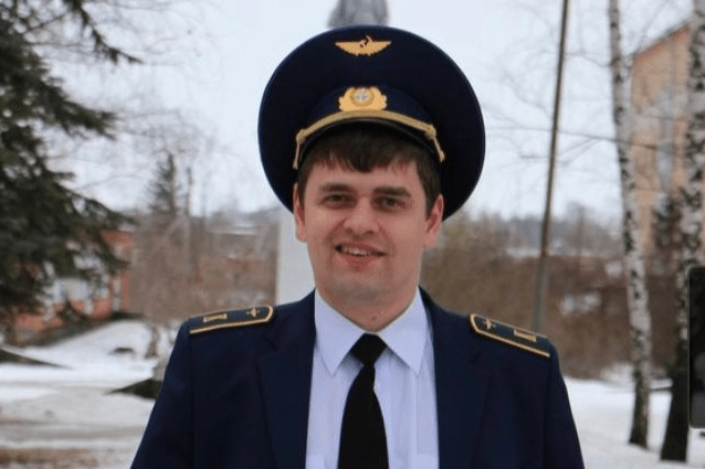 Сергей Яровиков работает вторым пилотом в «Аэрофлоте», до 9 марта он летал по Европе — был в Праге, Париже, Риме, Ницце