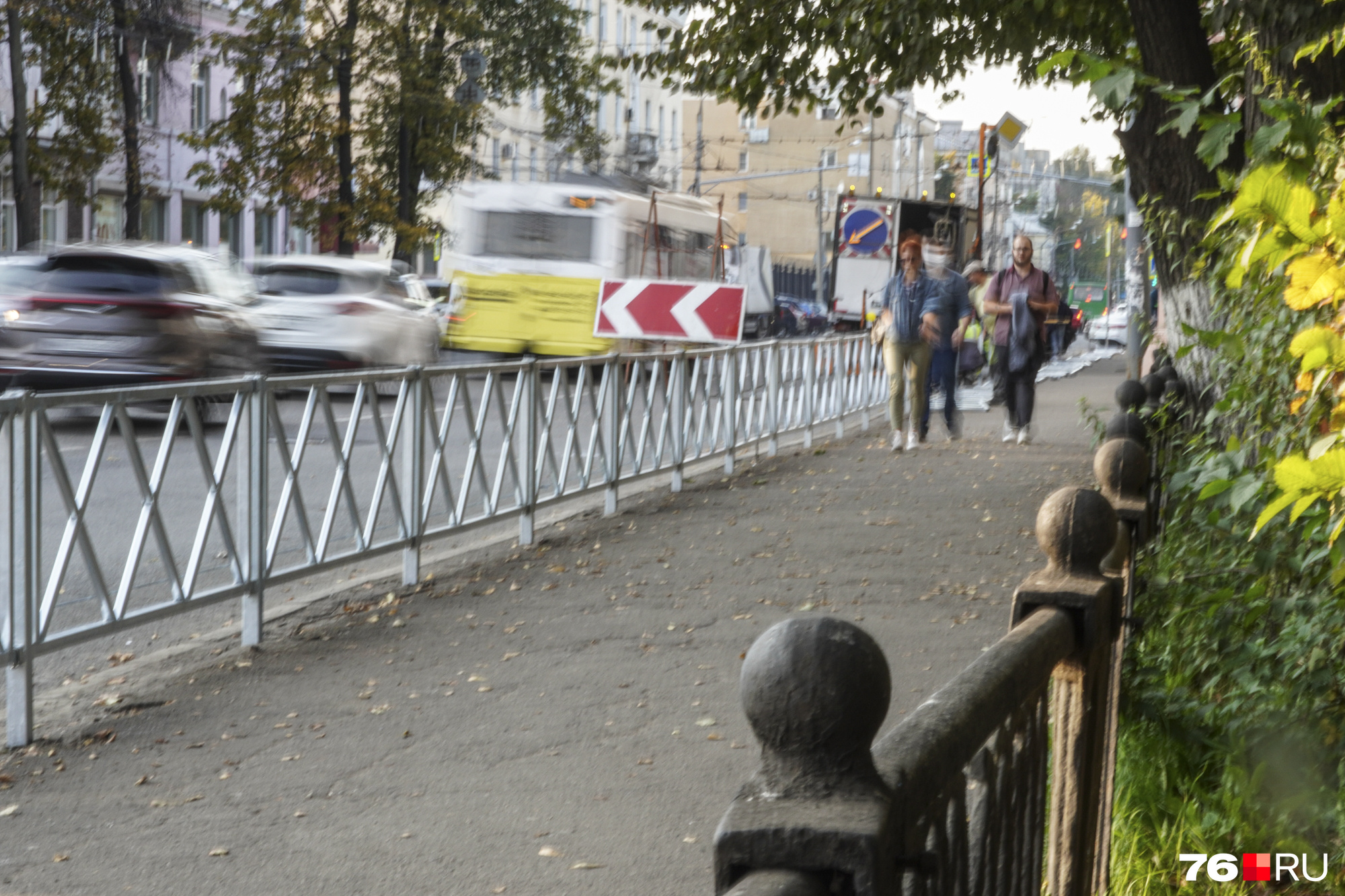 На заборы потратили миллионы рублей, которые можно было бы пустить на что-то поезное На заборы потратили миллионы рублей, которые можно было бы пустить на что-то поезное