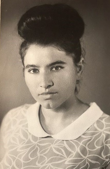 А это фотография Анны, которая приходится бабушкой другой нашей читательнице. Анна родилась в 1948-м году в семье раскулаченных крестьян в Калмыкии. Потом работала учительницей<br>