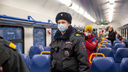 Как в новосибирских электричках ищут пассажиров без масок — 5 снимков с рейда