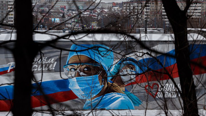 Прописные истины: смотрим на самые обсуждаемые граффити, которые появились в 2020 году в Челябинске