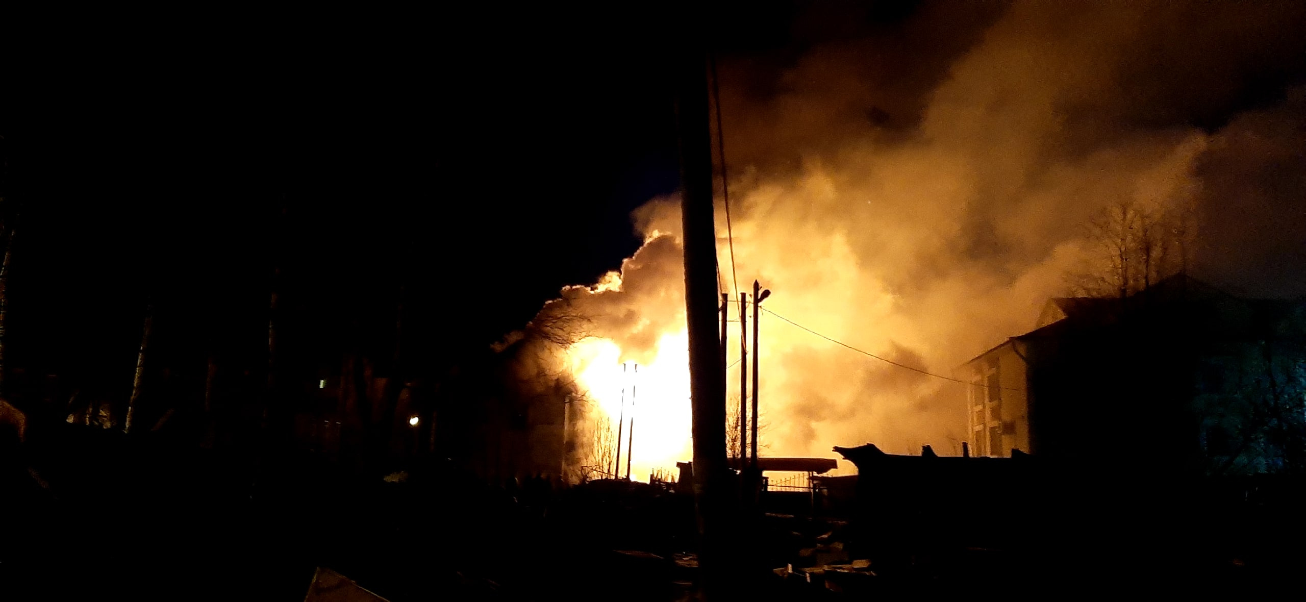 Пожар было видно издалека<br> Пожар было видно издалека<br>