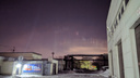 В утреннем небе Новосибирска заметили световые столбы — показываем фото, если вы проспали