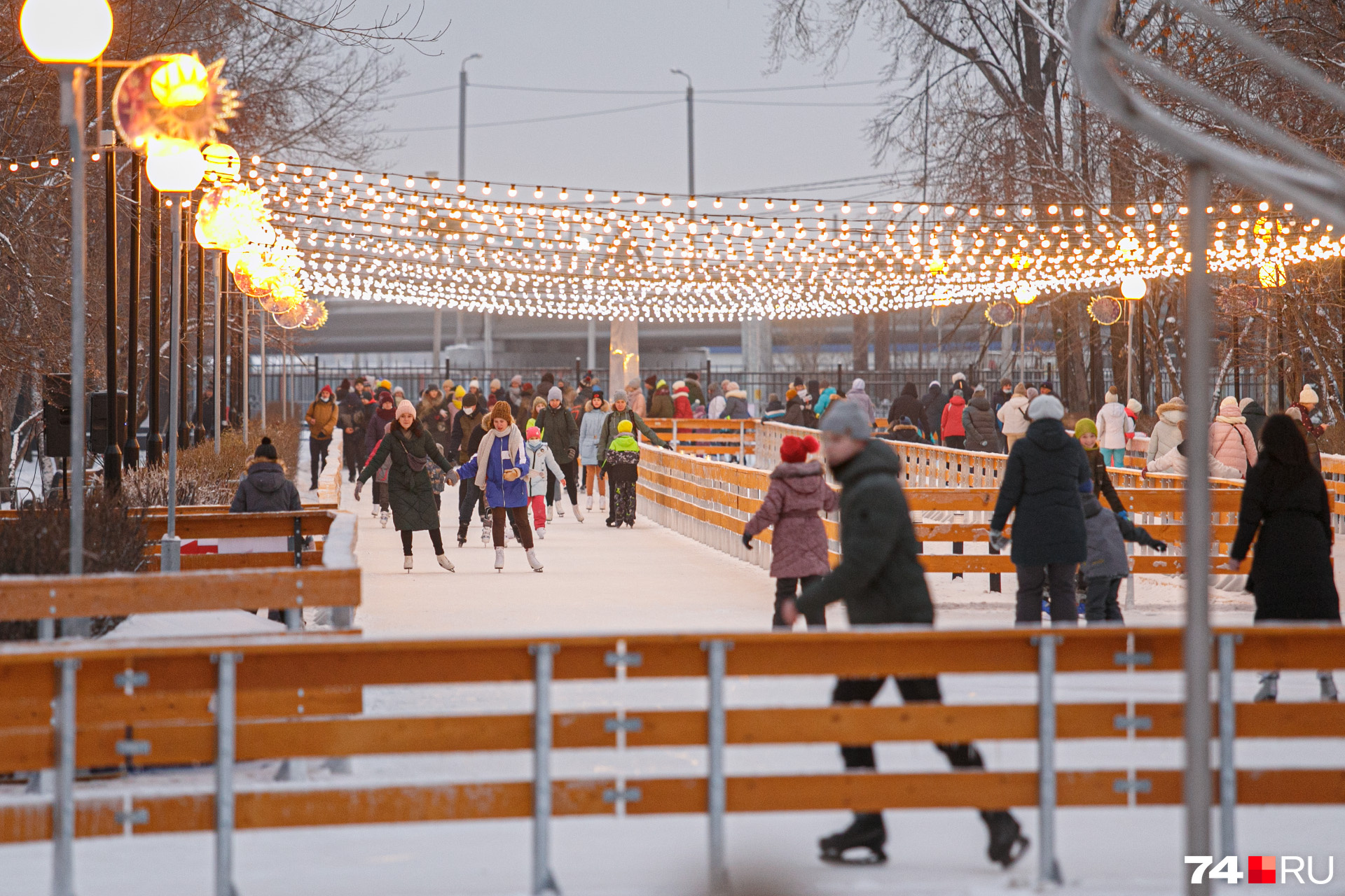 Каток в парке челябинск. Парк Терешковой в Челябинске каток. Каток в парке Терешковой Челябинск 2022. Парк имени Терешковой в Челябинске каток. Парк Терешковой в Челябинске зимой.