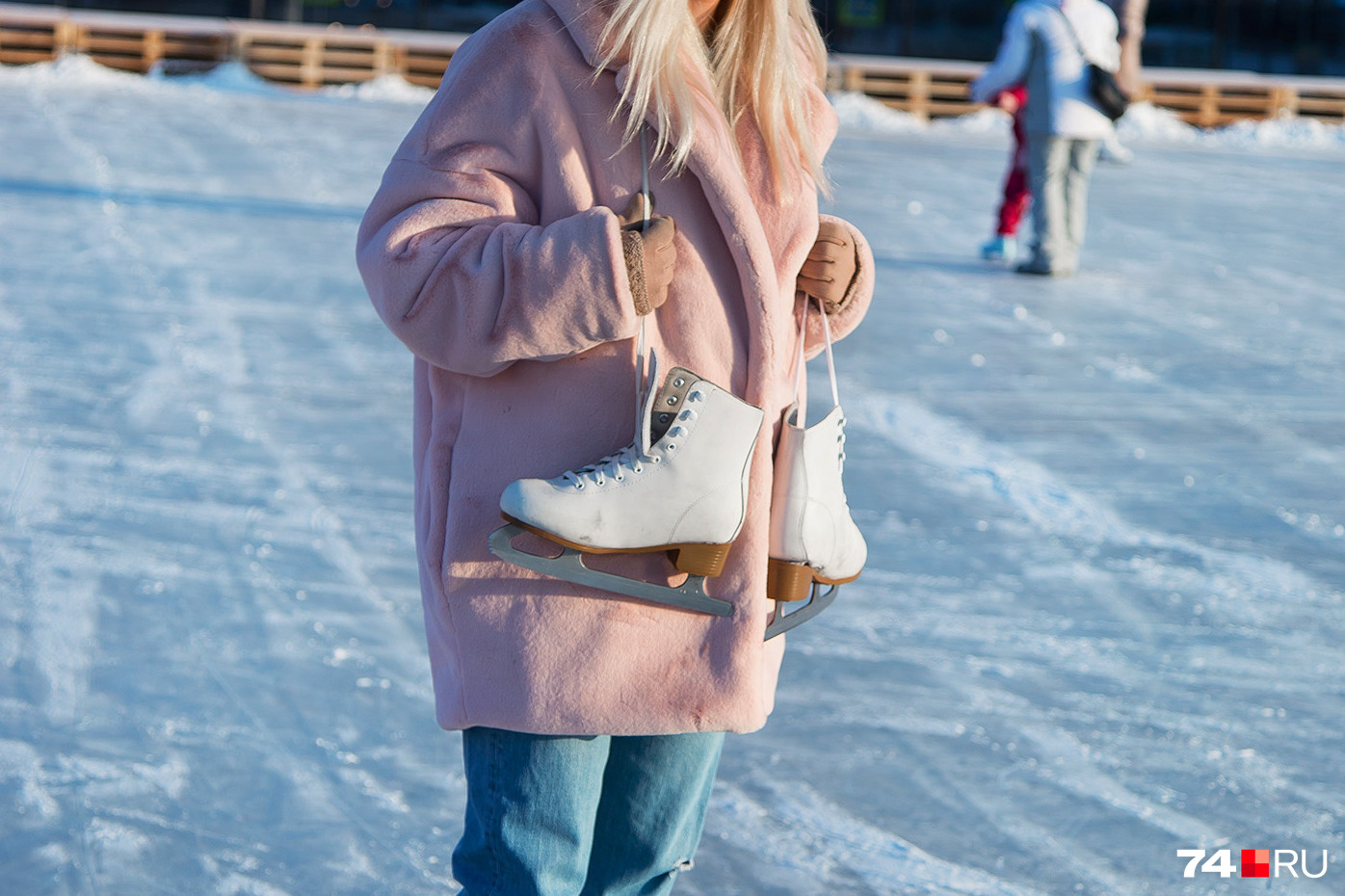 За выход на лед в парке Тищенко со своими коньками готовьте 100 рублей