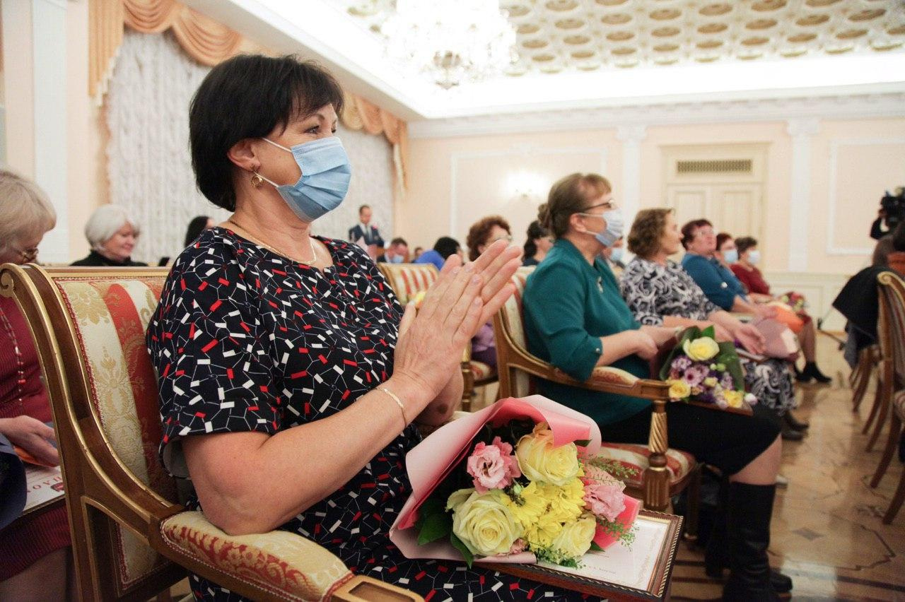 Премию вручили врачам, работающим много лет в медицине на Южном Урале
