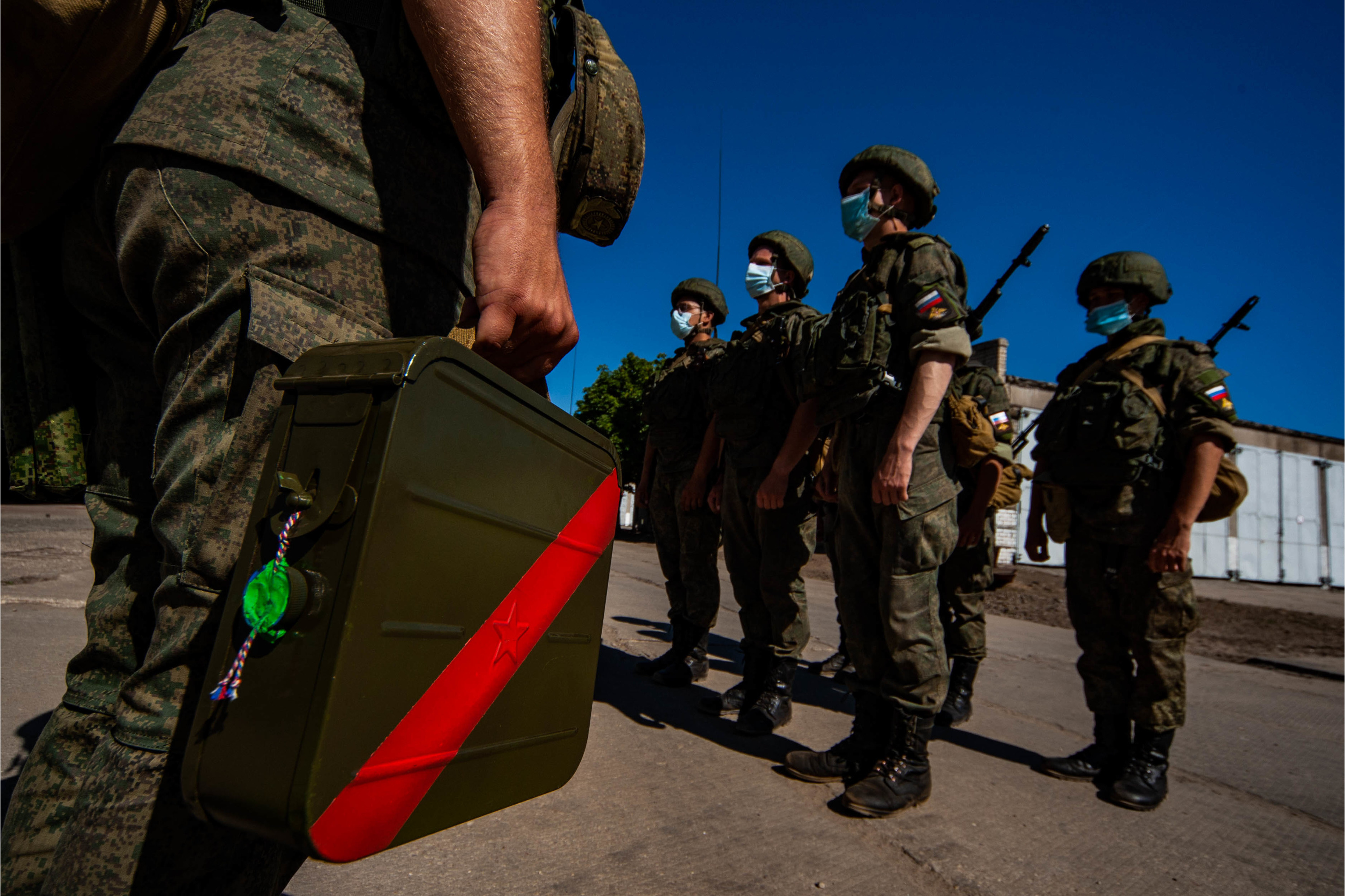 Беларусь повысила. Военная тревога. Военнослужащие подняты по тревоге. Что такое Боевая тревога в России. Российские миротворцы на границе с Афганистаном.