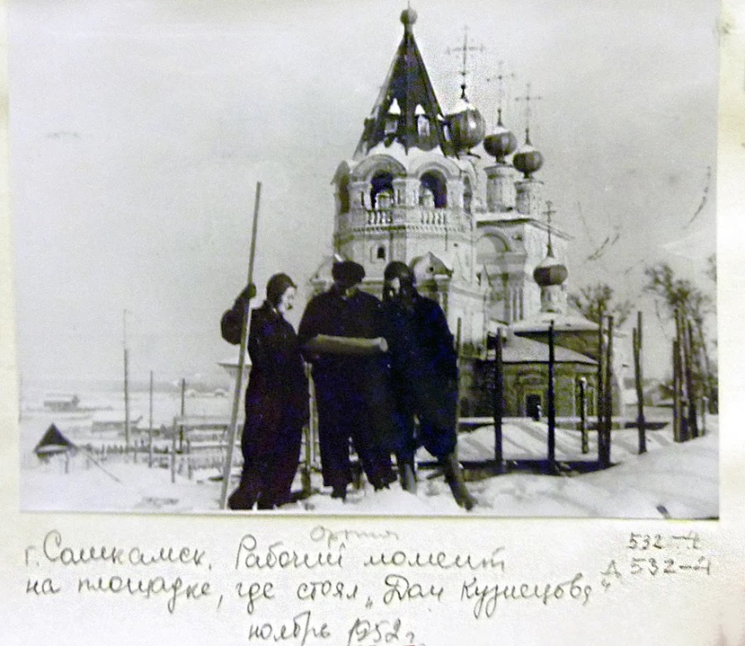 Тольцинер во время работы с коллегами в Соликамске