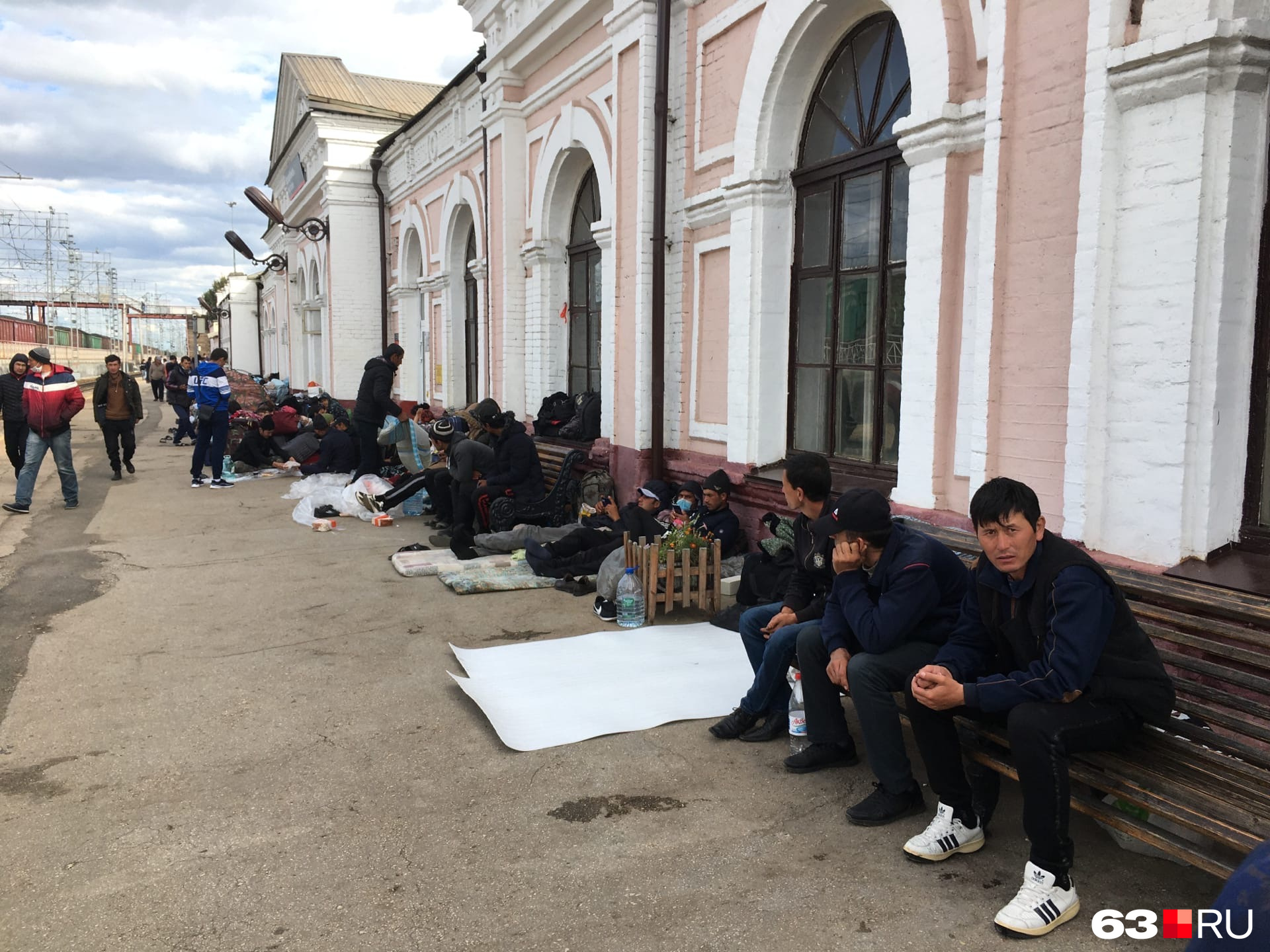 Таджики уезжают из россии после крокуса