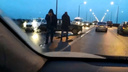 Пробки почти на пике: центр встал из-за аварии на Октябрьском мосту