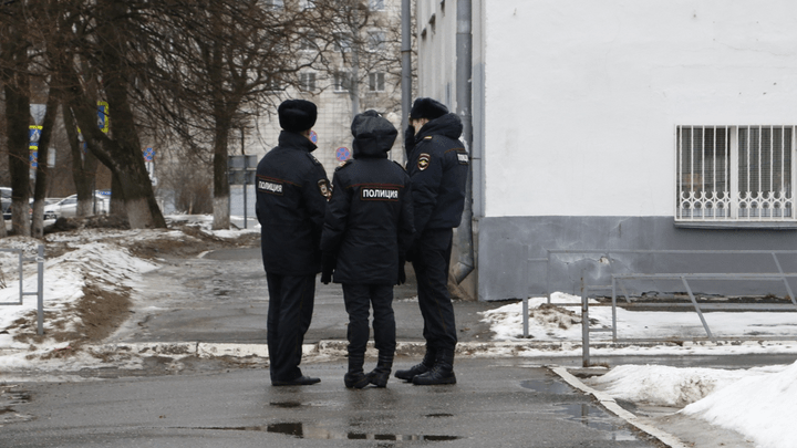 Полицейские мокнут, спасатели бдят: как Архангельск встречает Александра Цыбульского — фото