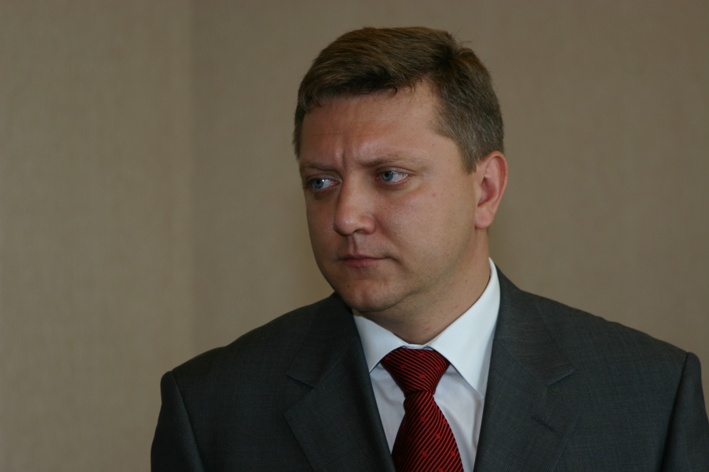 Дмитрий Вяткин показал доход в 5,3 миллиона Дмитрий Вяткин показал доход в 5,3 миллиона